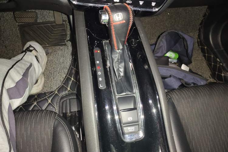 Used Honda Vezel 2020 220 TURBO CVT Luxury Edition Gear Lever