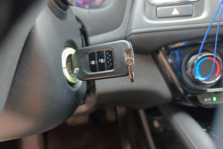 Used Honda Vezel 2020 1.5L CVT Pioneer Edition Interior 1