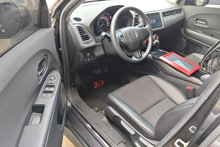 Used Honda Vezel 2020 1.5L CVT Pioneer Edition Interior 3