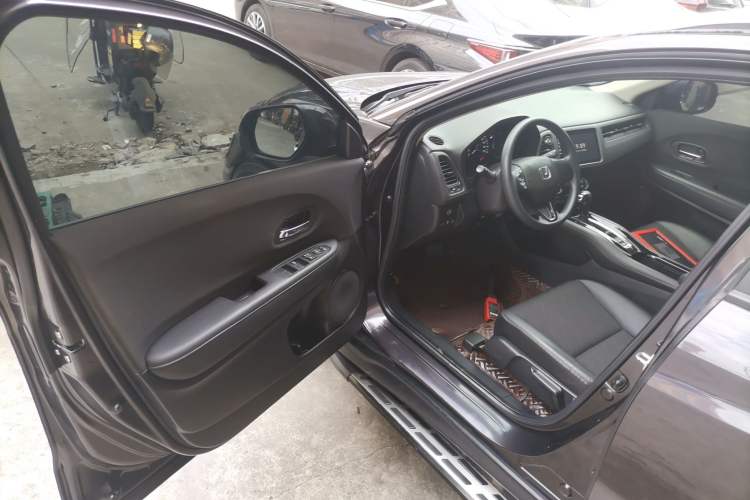 Used Honda Vezel 2020 1.5L CVT Pioneer Edition Interior 3
