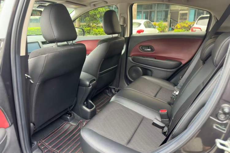 Used Honda Vezel 2020 1.5L CVT Pioneer Edition Interior 3