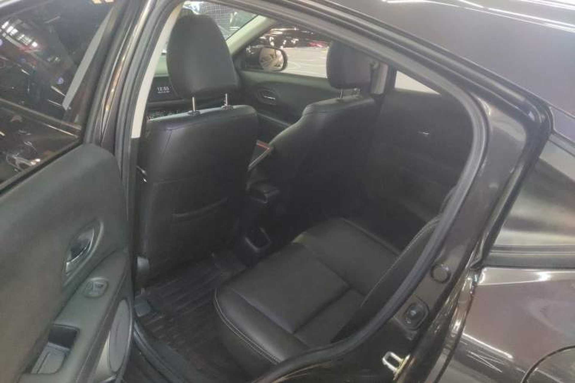 Used Honda Vezel 2020 1.5L CVT Pioneer Edition Interior 4