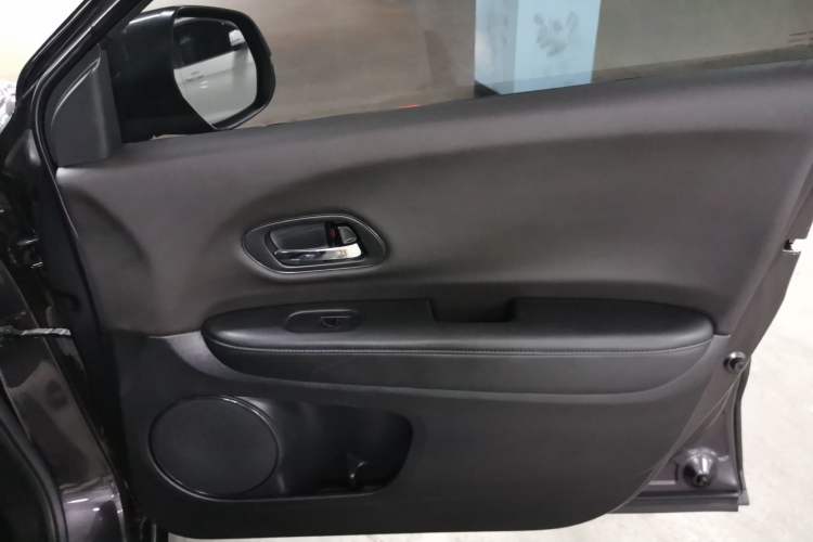 Used Honda Vezel 2020 1.5L CVT Pioneer Edition Interior 5