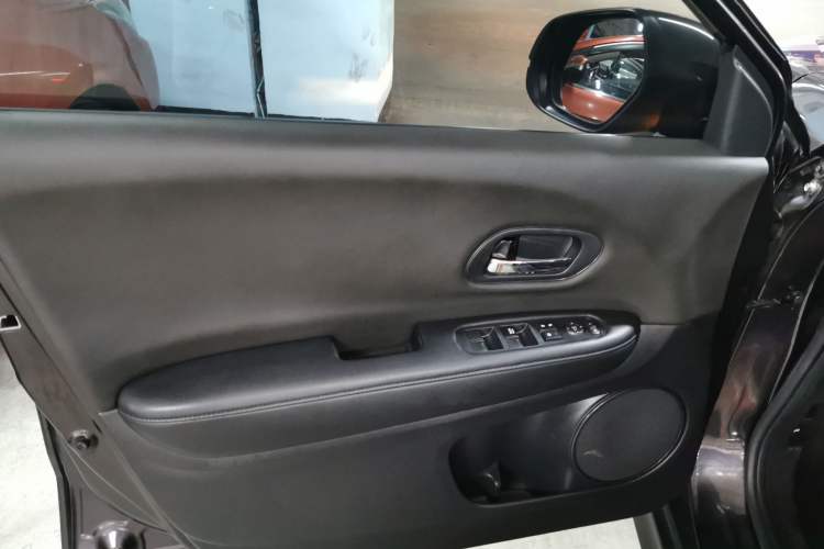 Used Honda Vezel 2020 1.5L CVT Pioneer Edition Interior 7