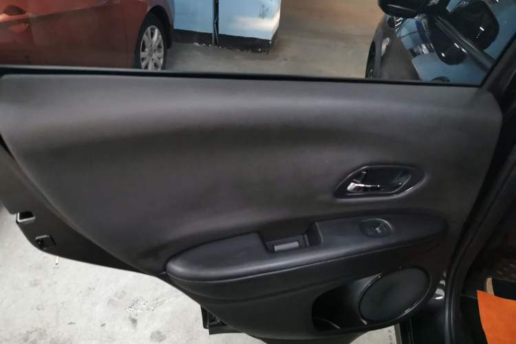 Used Honda Vezel 2020 1.5L CVT Pioneer Edition Interior 8