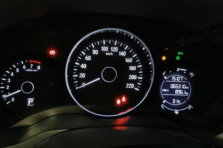 Used Honda Vezel 2020 1.5L CVT Pioneer Edition Odometer Close Up