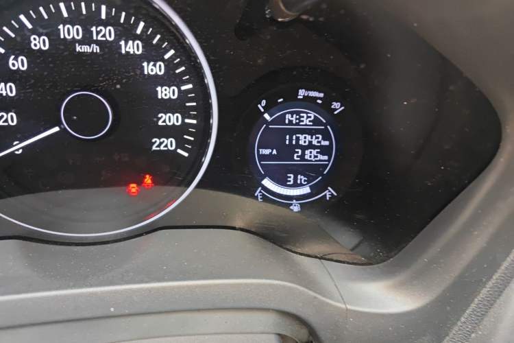 Used Honda Vezel 2020 220 TURBO CVT Luxury Edition Odometer Close Up