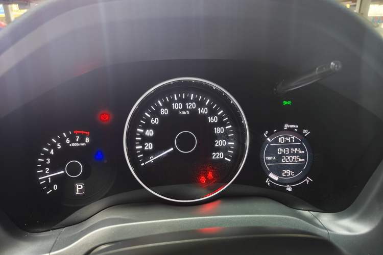 Used Honda Vezel 2020 1.5L CVT Pioneer Edition Odometer Close Up