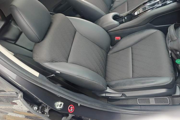 Used Honda Vezel 2020 1.5L CVT Pioneer Edition Right Front Seat