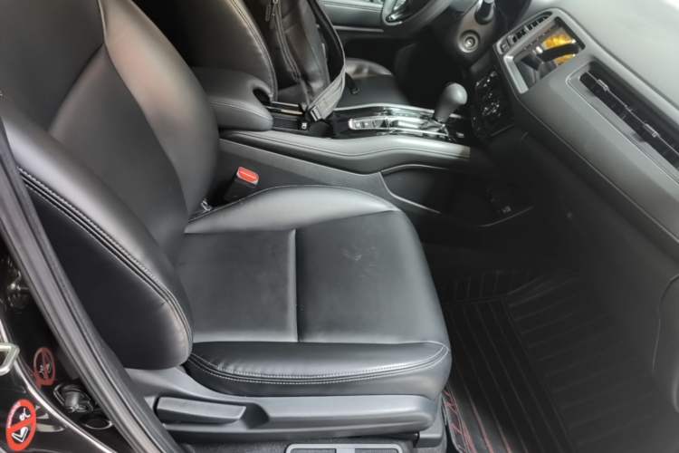 Used Honda Vezel 2020 1.5L CVT Elite Edition Right Front Seat