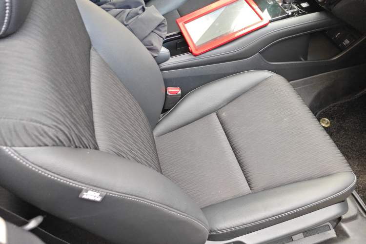 Used Honda Vezel 2020 1.5L CVT Pioneer Edition Right Front Seat