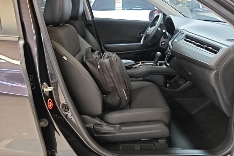 Used Honda Vezel 2020 1.5L CVT Pioneer Edition Right Front Seat