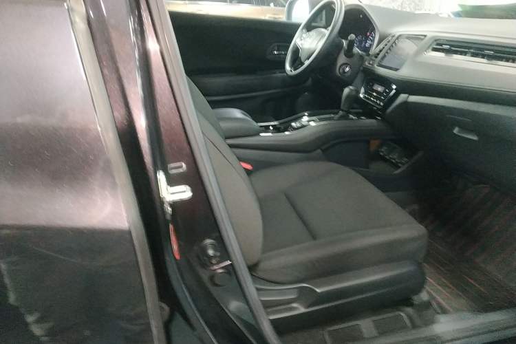 Used Honda Vezel 2020 220 TURBO CVT Elite Edition Right Front Seat