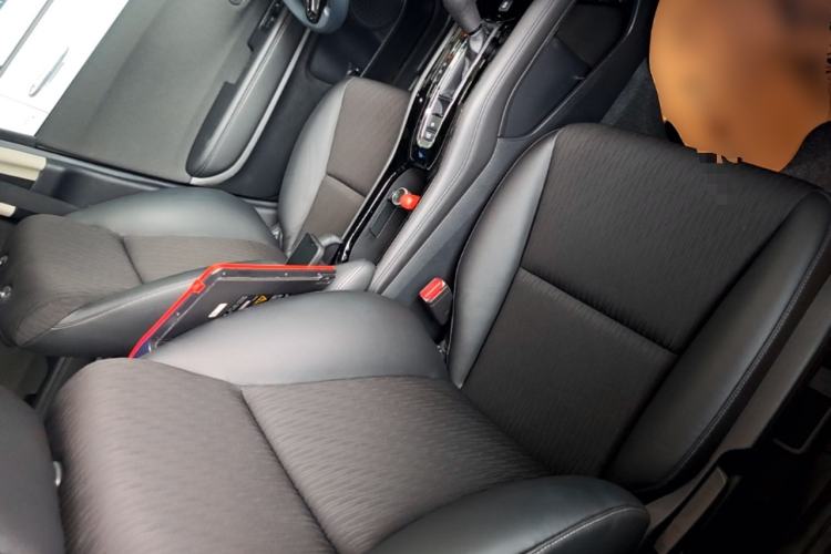 Used Honda Vezel 2020 1.5L CVT Pioneer Edition Right Front Seat