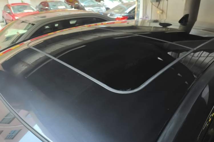 Used Honda Vezel 2020 1.5L CVT Elite Edition Roof