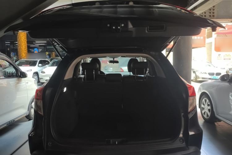 Used Honda Vezel 2020 1.5L CVT Elite Edition Trunk