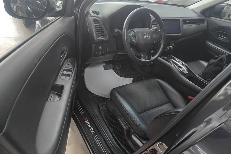 Used Honda Vezel 2020 1.5L CVT Luxury Edition Driver Seat