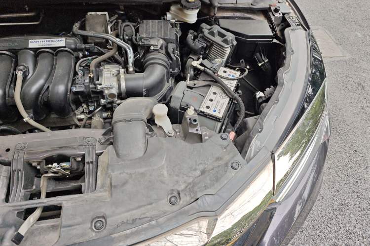 Used Honda Vezel 2020 1.5L CVT Elite Edition Engine Bay Left