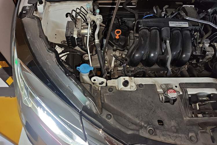 Used Honda Vezel 2020 1.5L CVT Pioneer Edition Engine Bay Right
