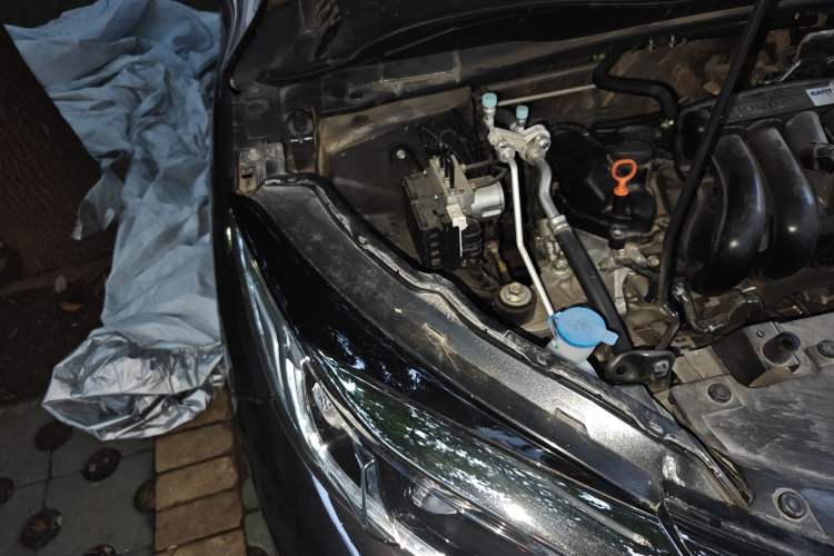 Used Honda Vezel 2020 1.5L CVT Pioneer Edition Engine Bay Right