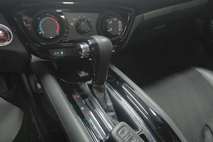 Used Honda Vezel 2020 1.5L CVT Luxury Edition Gear Lever
