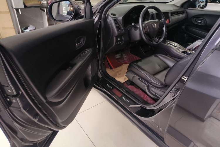 Used Honda Vezel 2020 1.5L CVT Elite Edition Interior 3