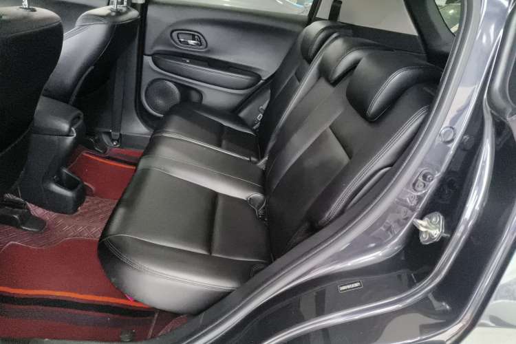 Used Honda Vezel 2020 1.5L CVT Elite Edition Interior 4