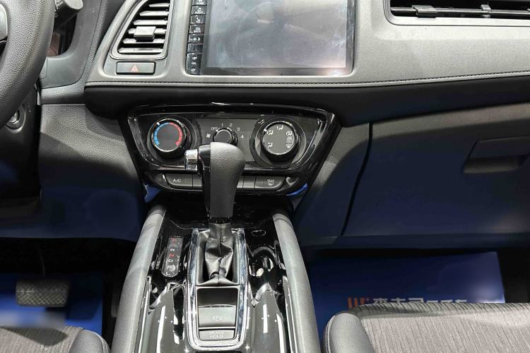 Used Honda Vezel 2020 1.5L CVT Pioneer Edition Interior 5