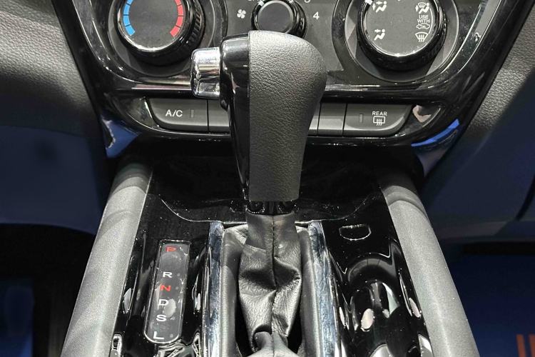 Used Honda Vezel 2020 1.5L CVT Pioneer Edition Interior 6