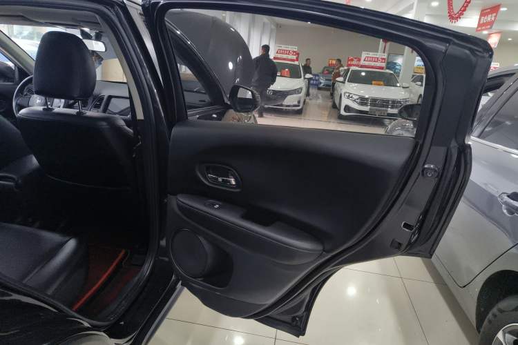 Used Honda Vezel 2020 1.5L CVT Elite Edition Interior 6