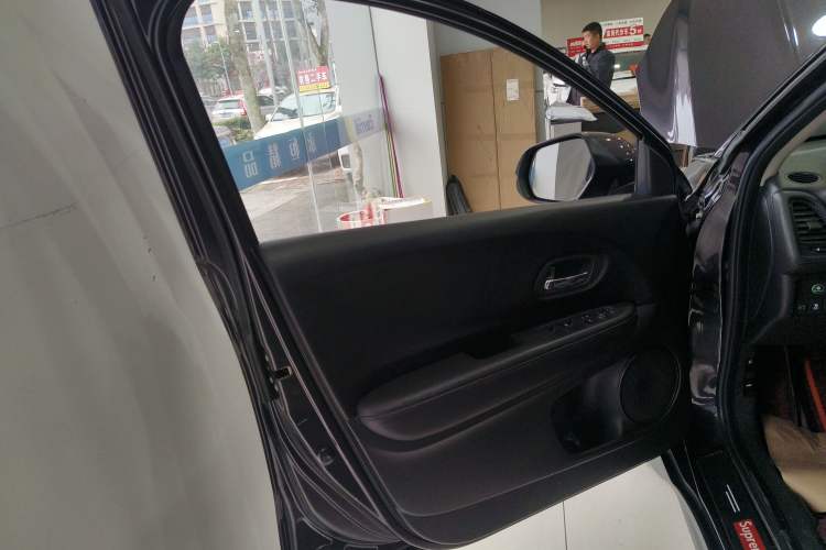 Used Honda Vezel 2020 1.5L CVT Elite Edition Interior 7