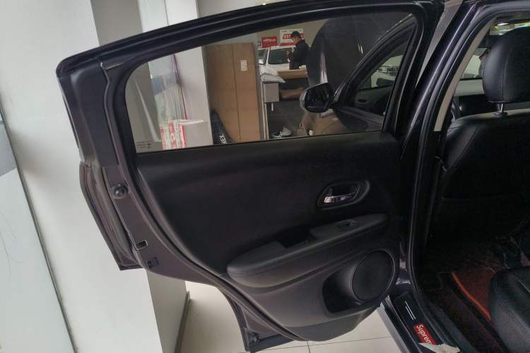 Used Honda Vezel 2020 1.5L CVT Elite Edition Interior 8