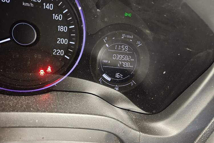 Used Honda Vezel 2020 1.5L CVT Pioneer Edition Odometer Close Up