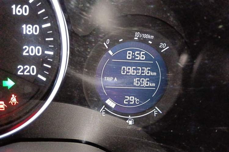 Used Honda Vezel 2020 1.5L CVT Pioneer Edition Odometer Close Up