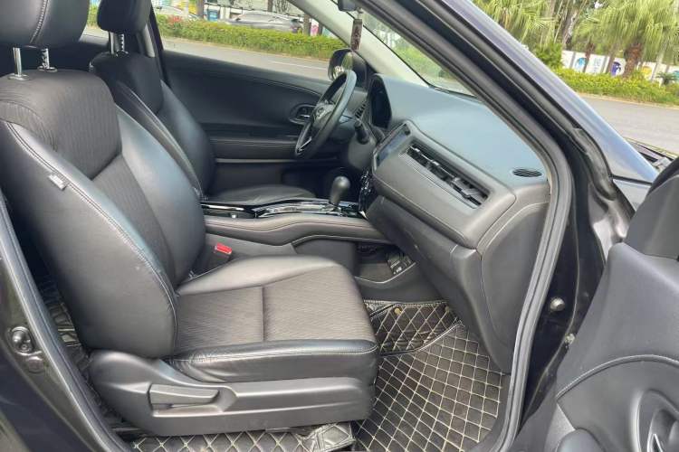 Used Honda Vezel 2020 1.5L CVT Luxury Edition Right Front Seat