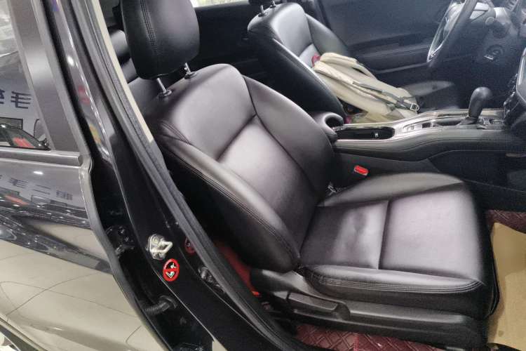 Used Honda Vezel 2020 1.5L CVT Elite Edition Right Front Seat