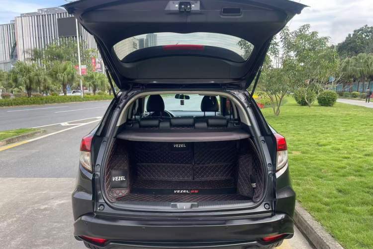 Used Honda Vezel 2020 1.5L CVT Luxury Edition Trunk