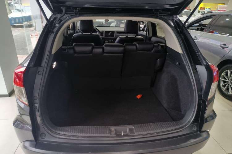 Used Honda Vezel 2020 1.5L CVT Elite Edition Trunk