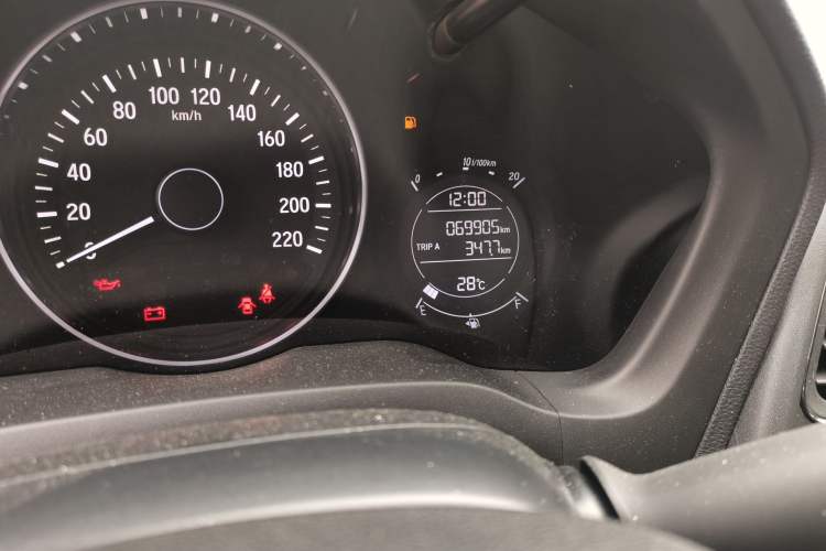 Used Honda Vezel 2020 1.5L CVT Pioneer Edition Odometer Close Up