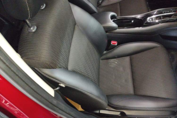 Used Honda Vezel 2020 1.5L CVT Luxury Edition Right Front Seat