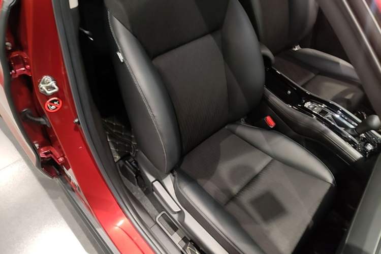 Used Honda Vezel 2020 1.5L CVT Pioneer Edition Right Front Seat