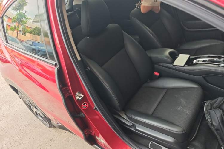 Used Honda Vezel 2020 1.5L CVT Pioneer Edition Right Front Seat