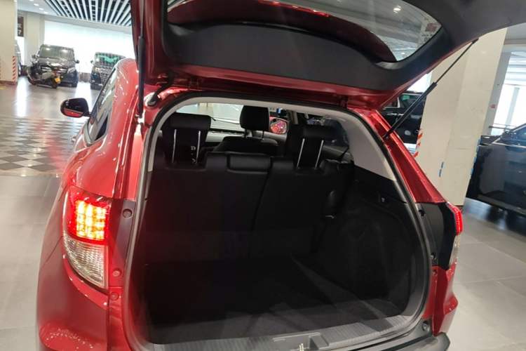 Used Honda Vezel 2020 1.5L CVT Pioneer Edition Trunk