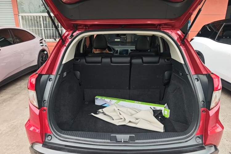 Used Honda Vezel 2020 1.5L CVT Pioneer Edition Trunk
