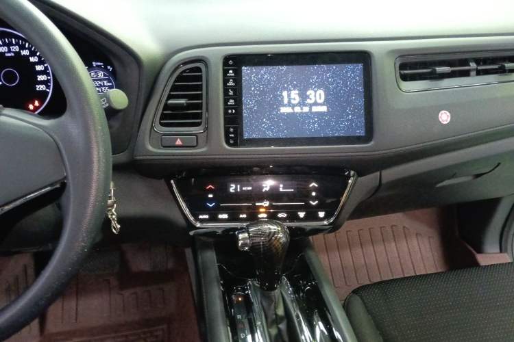 Used Honda Vezel 2020 220 TURBO CVT Elite Edition Audio And AC Panel
