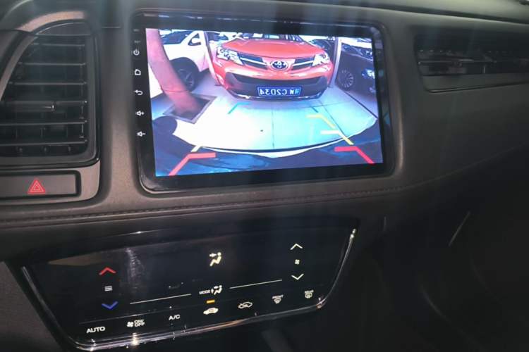 Used Honda Vezel 2020 220 TURBO CVT Elite Edition Audio And AC Panel