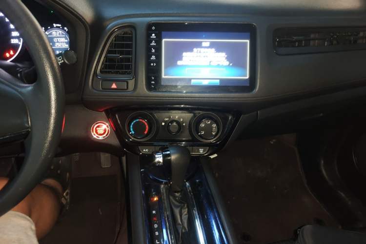 Used Honda Vezel 2020 1.5L CVT Luxury Edition Audio And AC Panel