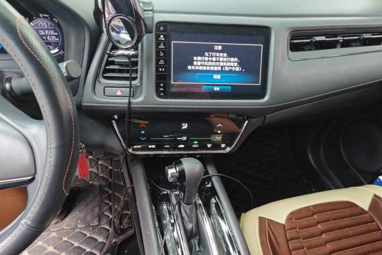 Used Honda Vezel 2020 220 TURBO CVT Elite Edition Audio And AC Panel