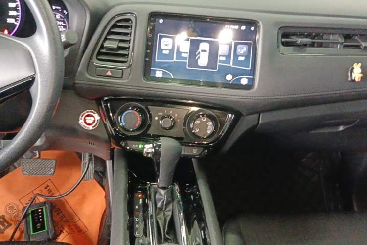 Used Honda Vezel 2020 1.5L CVT Luxury Edition Audio And AC Panel