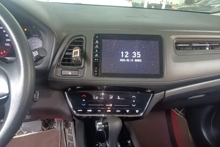Used Honda Vezel 2020 220 TURBO CVT Elite Edition Audio And AC Panel